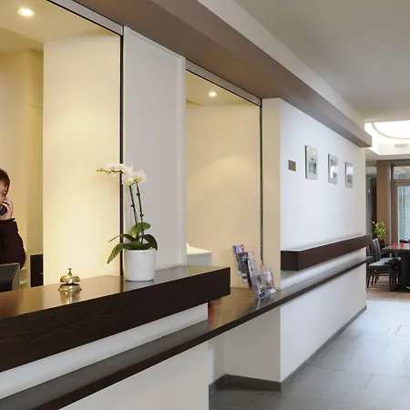 Hotel Du Commerce 3*